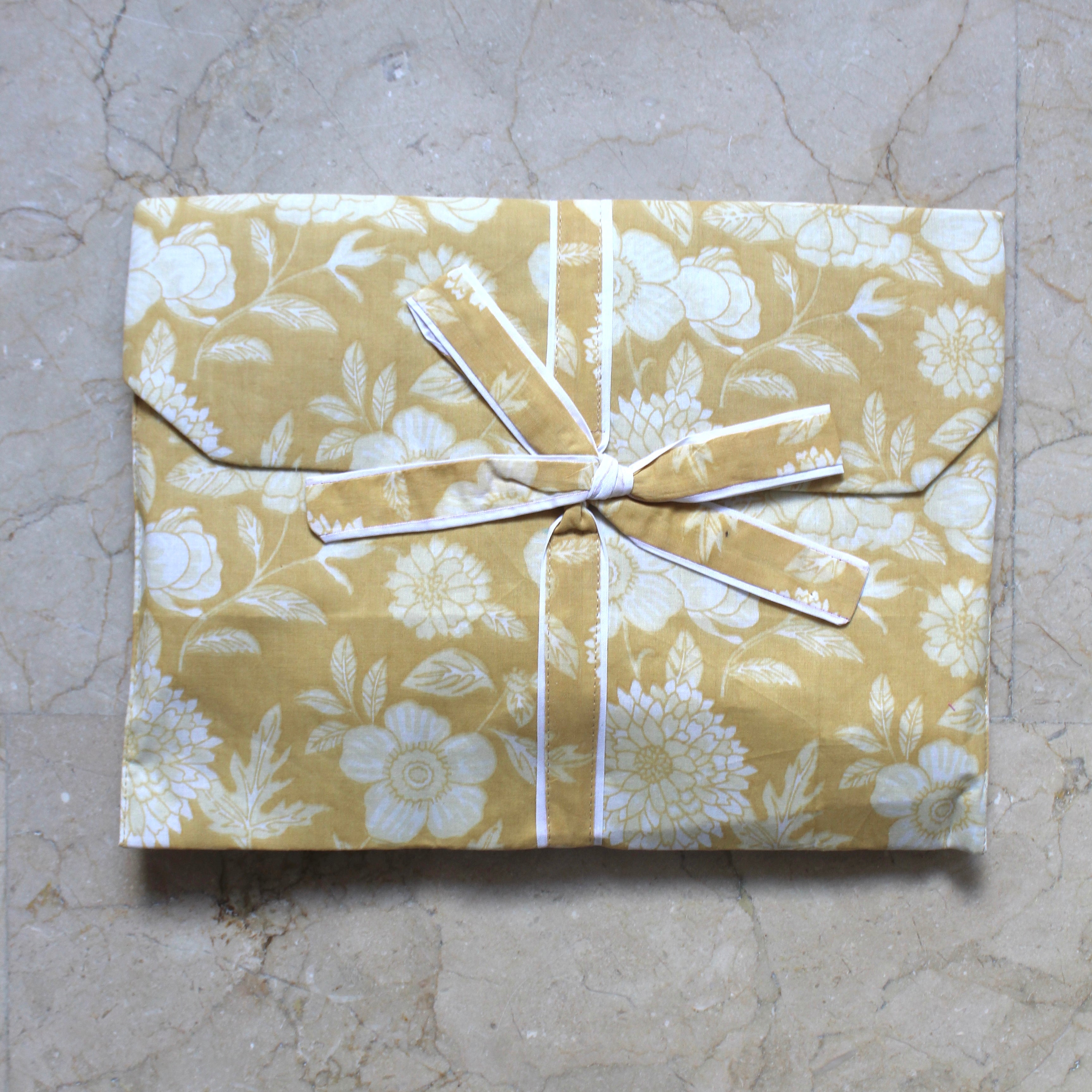 Pijama Corto Amarillo/Blanco Flores S