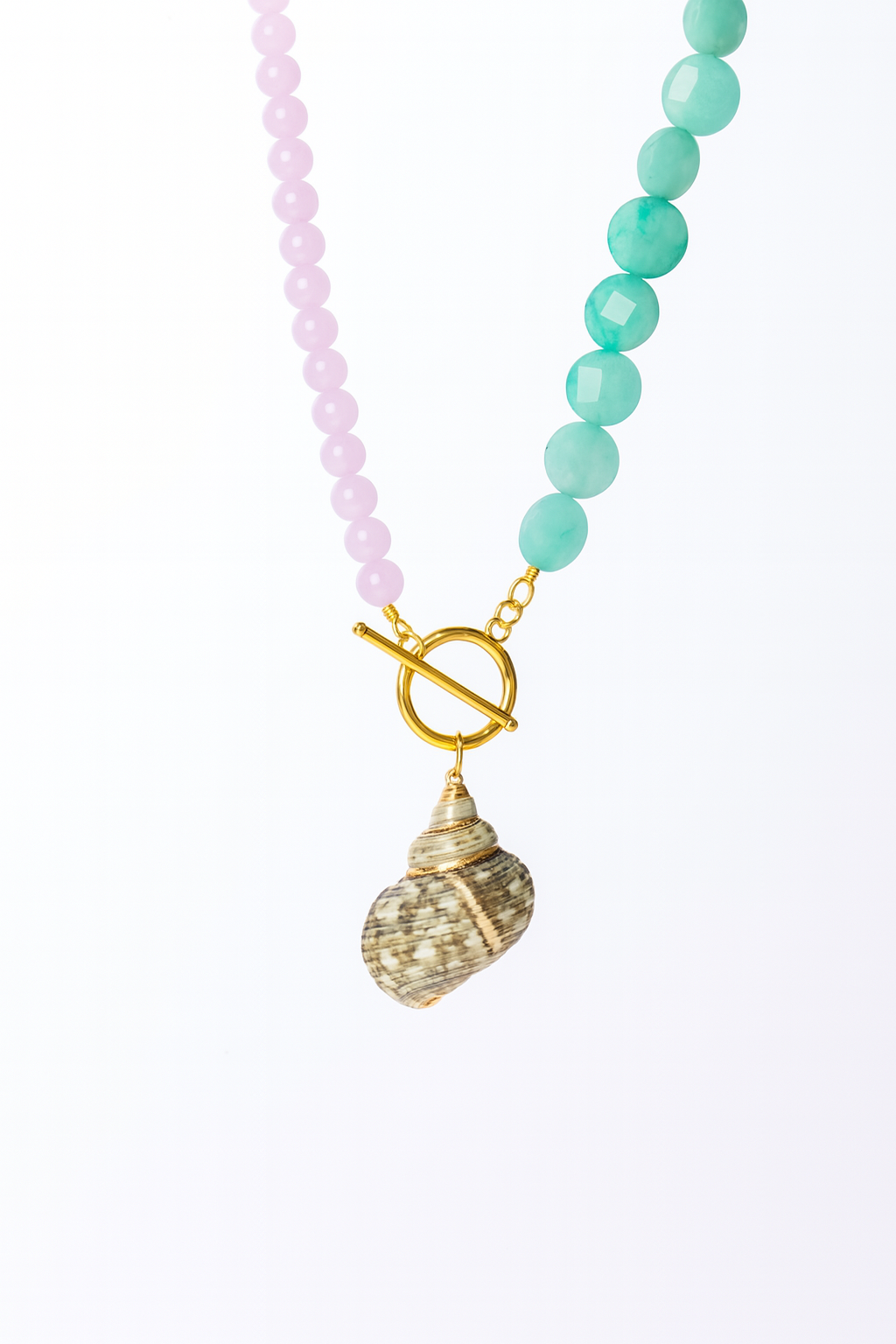 Collar Buscando entre Conchas